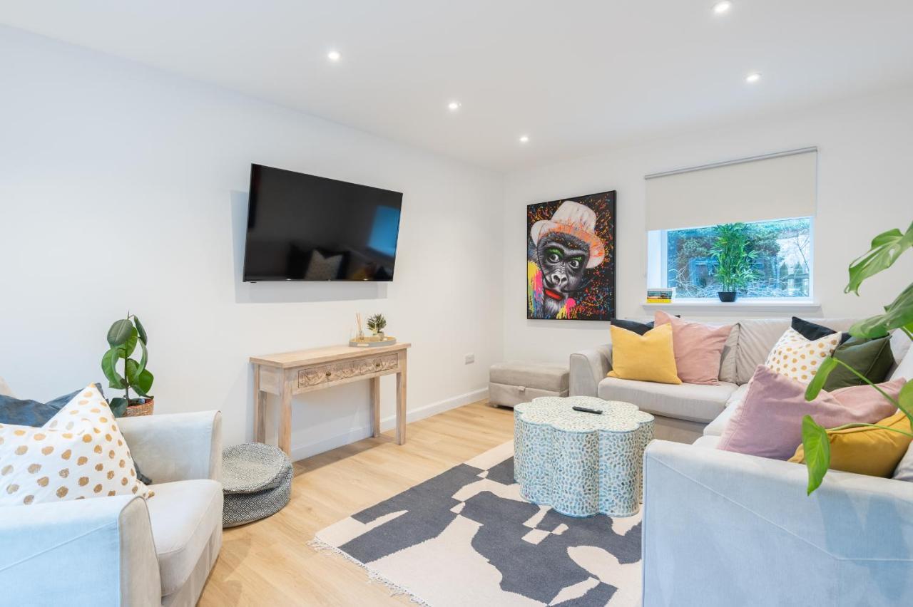 The Pinkish House - 4 Bed Home In The Town Centre 블래어고리 외부 사진