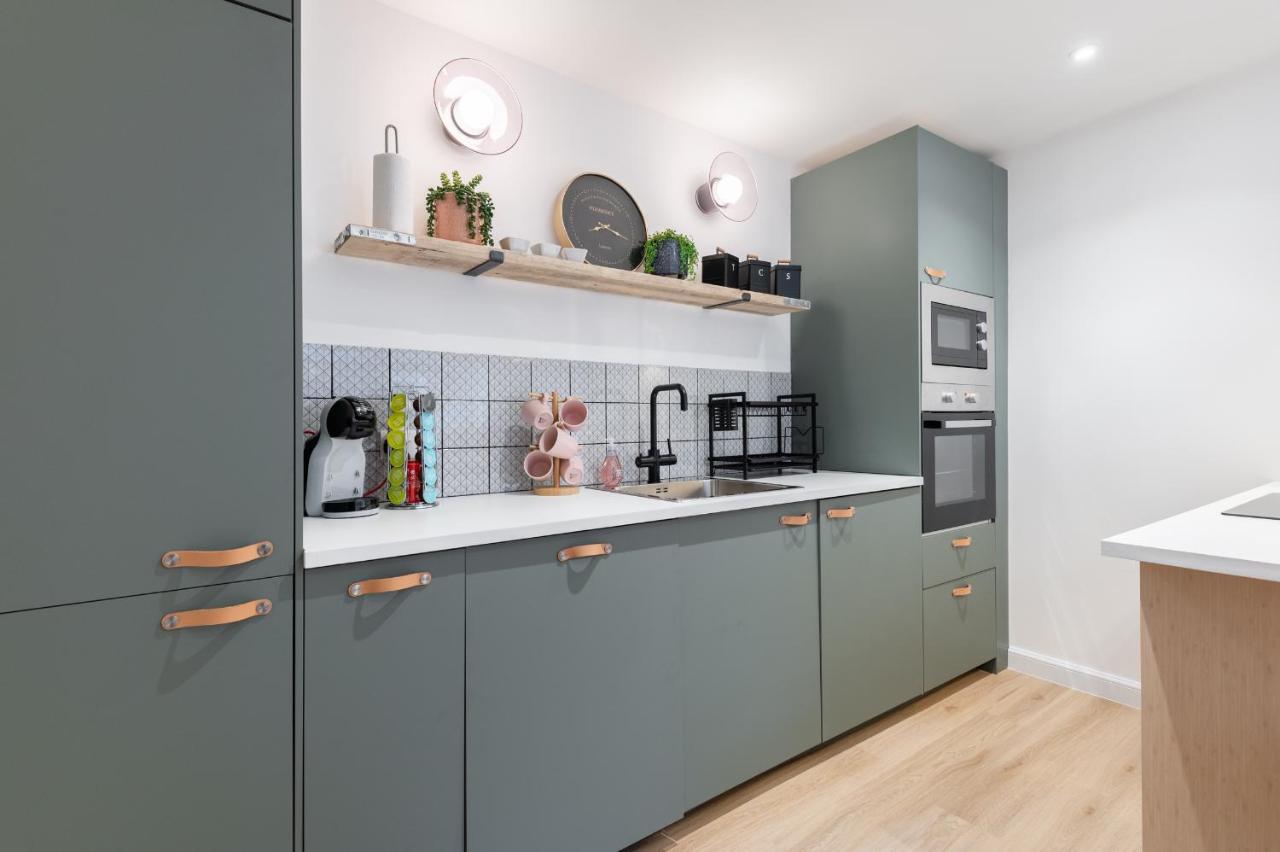 The Pinkish House - 4 Bed Home In The Town Centre 블래어고리 외부 사진