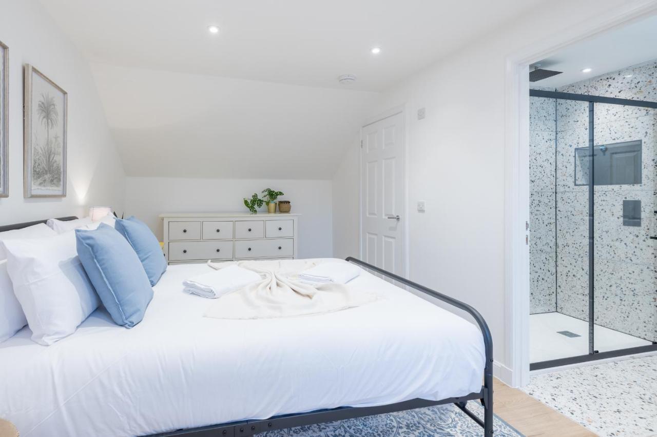 The Pinkish House - 4 Bed Home In The Town Centre 블래어고리 외부 사진