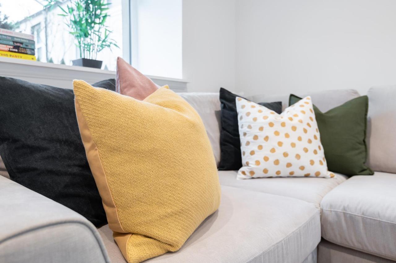 The Pinkish House - 4 Bed Home In The Town Centre 블래어고리 외부 사진