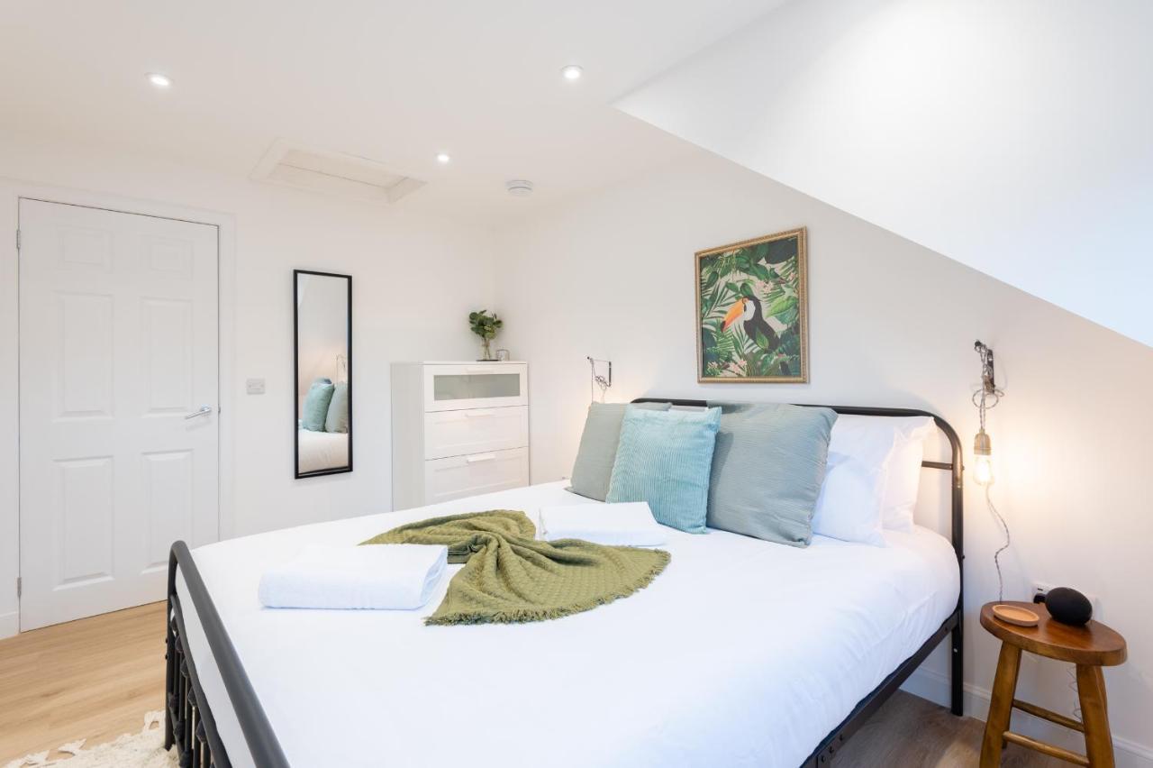 The Pinkish House - 4 Bed Home In The Town Centre 블래어고리 외부 사진