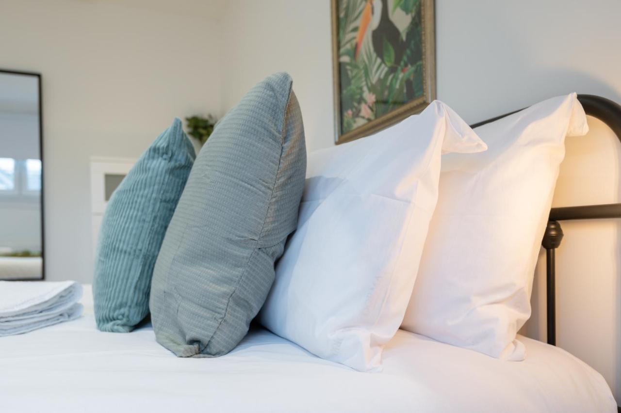 The Pinkish House - 4 Bed Home In The Town Centre 블래어고리 외부 사진